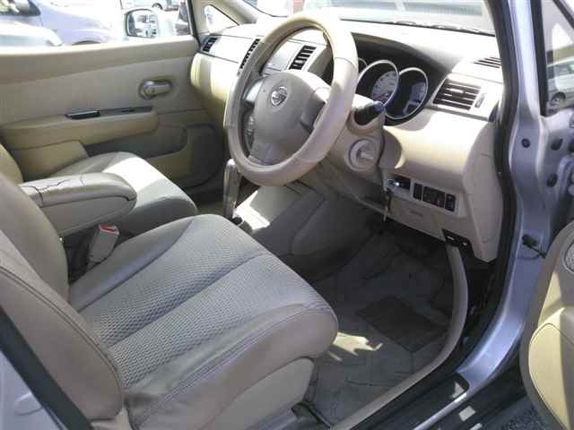NISSAN TIIDA 2010