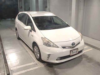 TOYOTA PRIUS ALPHA 2011