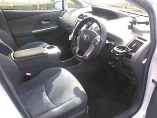 TOYOTA PRIUS ALPHA 2011