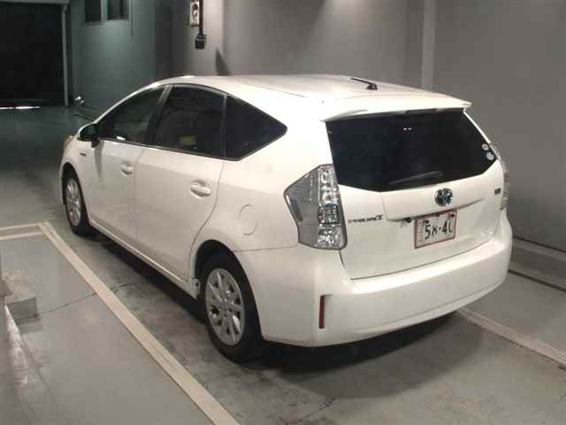 TOYOTA PRIUS ALPHA 2011