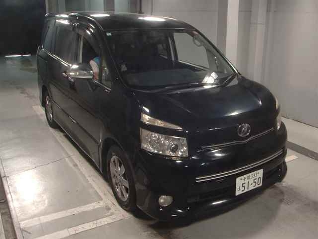 TOYOTA VOXY 2010