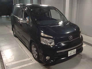 TOYOTA VOXY 2010