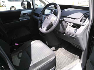 TOYOTA VOXY 2010