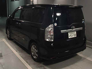 TOYOTA VOXY 2010