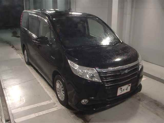TOYOTA NOAH 2016