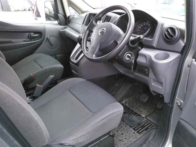 NISSAN NV200 2019