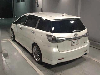TOYOTA WISH 2010