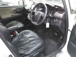 TOYOTA WISH 2010