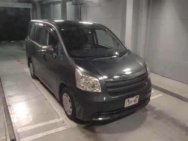 TOYOTA NOAH 2008