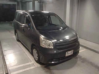 TOYOTA NOAH 2008