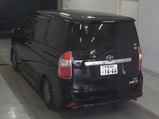 TOYOTA VOXY 2009