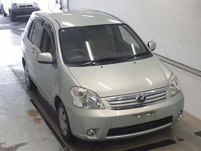 TOYOTA RAUM 2011