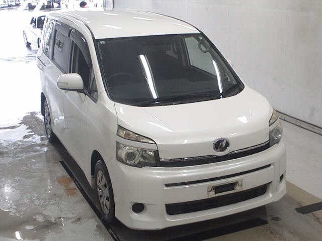 TOYOTA VOXY 2013