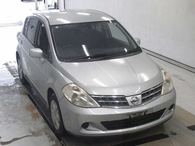 NISSAN TIIDA 2010