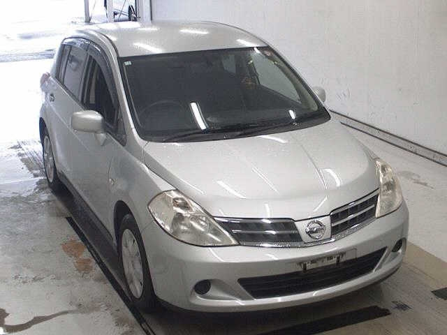 NISSAN TIIDA 2010