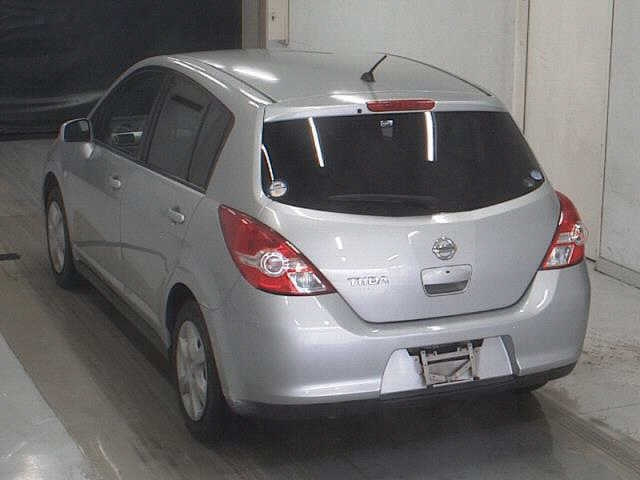 NISSAN TIIDA 2010