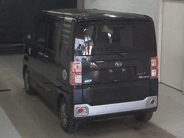 DAIHATSU WAKE 2014
