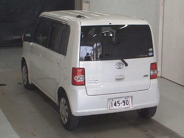 TOYOTA PIXIS SPACE 2012