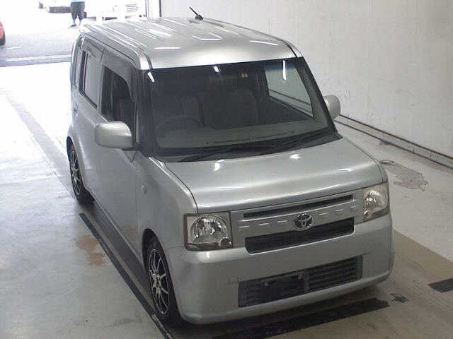 TOYOTA PIXIS SPACE 2012