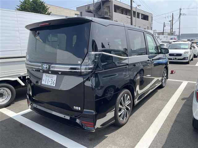 TOYOTA VOXY 2024