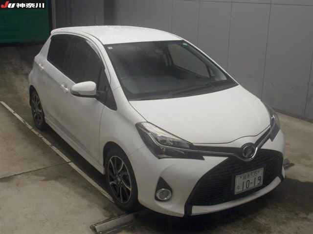 TOYOTA VITZ 2016