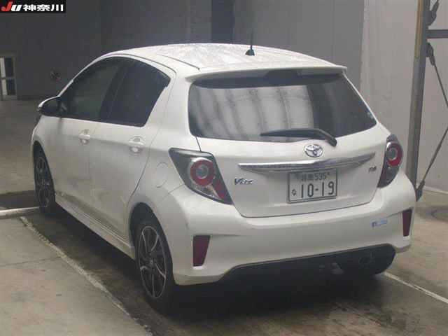 TOYOTA VITZ 2016