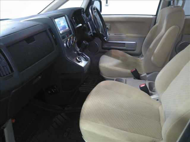 MITSUBISHI DELICA D5 2011