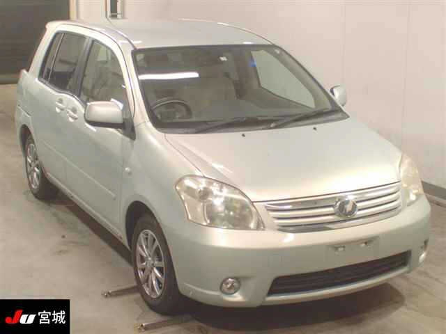TOYOTA RAUM 2010