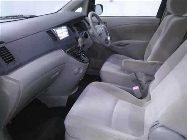 TOYOTA ISIS 2010