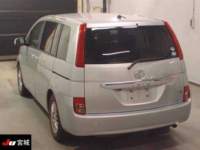 TOYOTA ISIS 2010