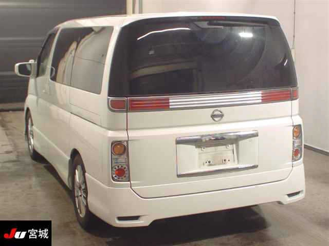 NISSAN ELGRAND 2010