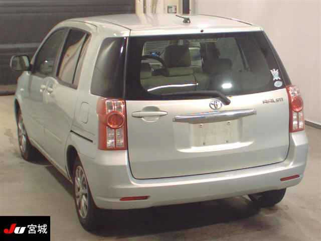 TOYOTA RAUM 2010