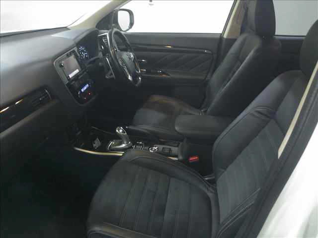MITSUBISHI OUTLANDER PHEV 2015