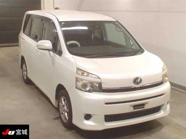 TOYOTA VOXY 2010