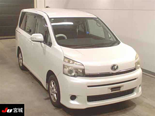 TOYOTA VOXY 2010