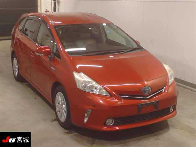 TOYOTA PRIUS ALPHA 2013