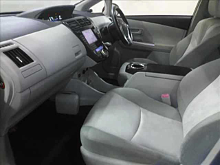 TOYOTA PRIUS ALPHA 2013