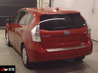 TOYOTA PRIUS ALPHA 2013