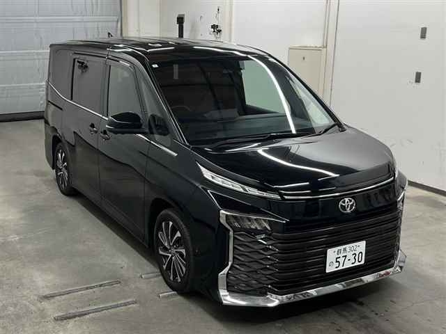 TOYOTA VOXY 2023