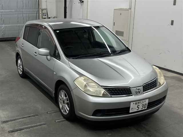NISSAN TIIDA 2010
