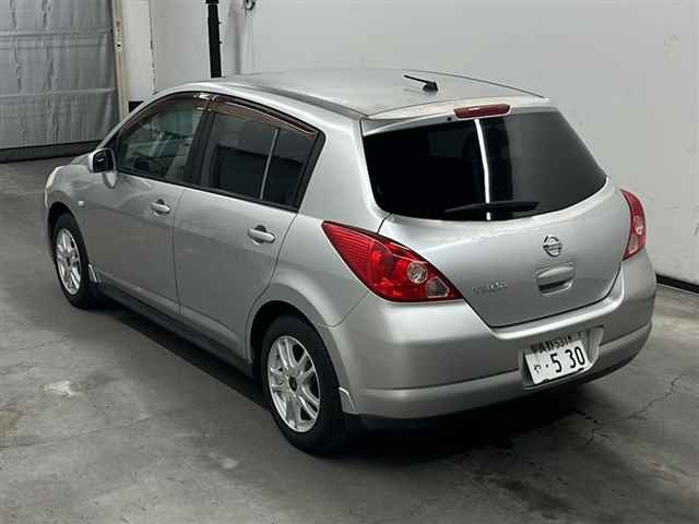 NISSAN TIIDA 2010