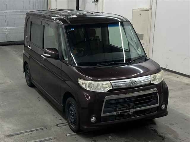 DAIHATSU TANTO 2011
