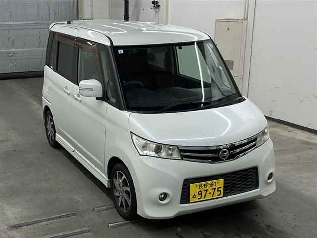 NISSAN ROOX 2013