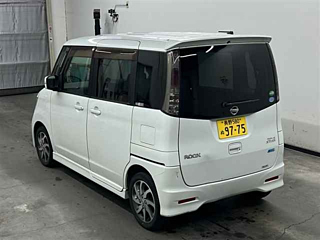 NISSAN ROOX 2013