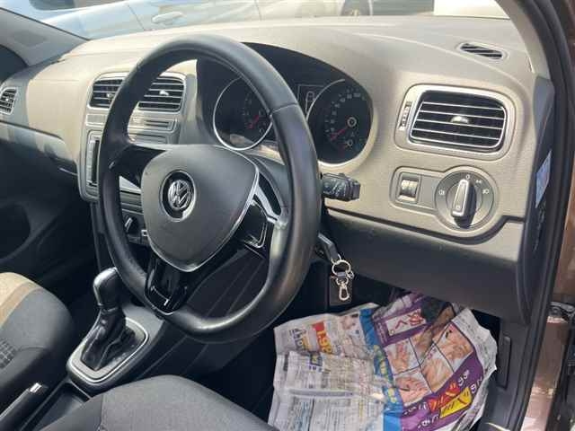 VOLKSWAGEN POLO 2015