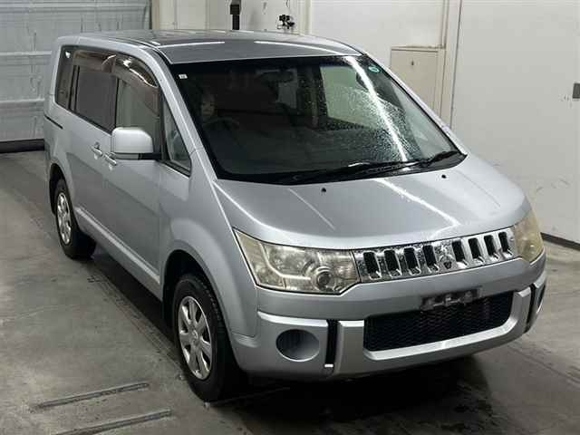 MITSUBISHI DELICA D5 2013