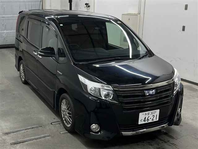 TOYOTA NOAH 2017