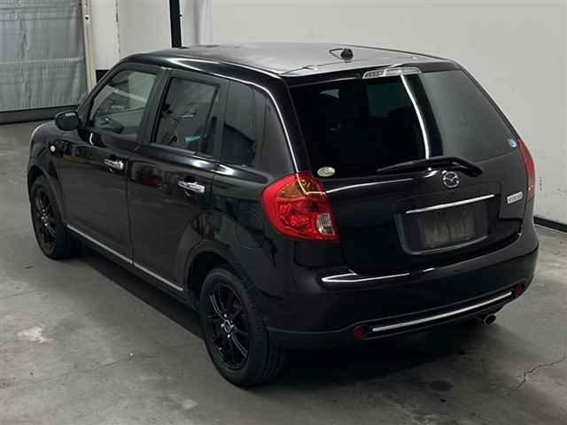 MAZDA VERISA 2010