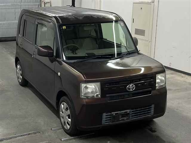 TOYOTA PIXIS SPACE 2012