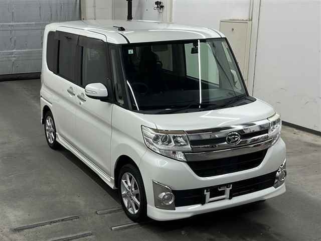 DAIHATSU TANTO 2015